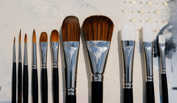 black handle paint brushes with brown bristles